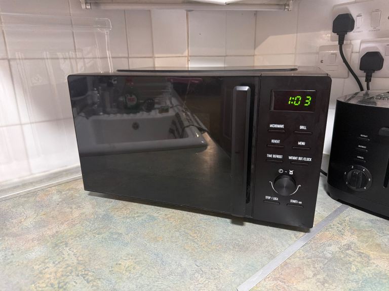 Black Microwave Oven – Good Condition