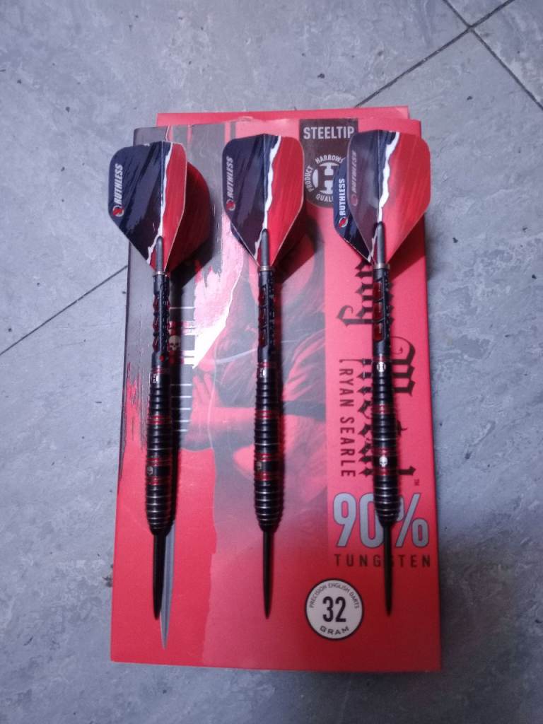 Almost new set of heavy metal Ryan Searle darts 