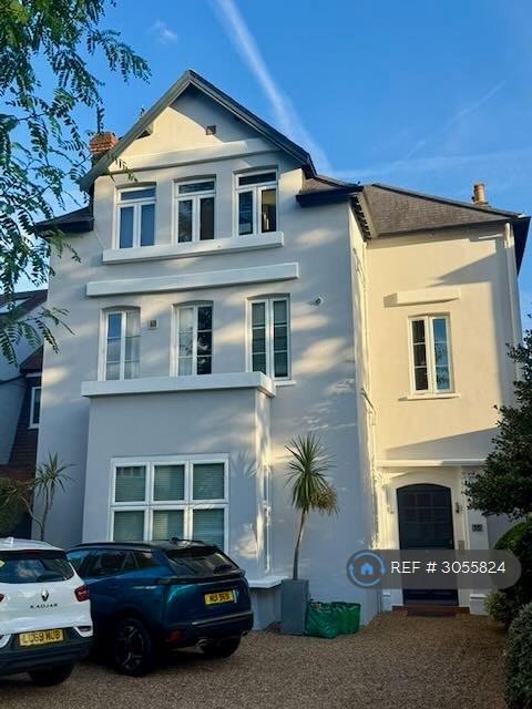 2 bedroom flat in Ealing, London, W13 (2 bed) (#3055824)