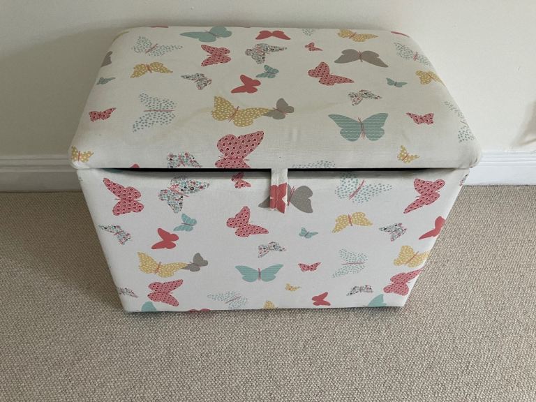 Children’s storage chest 