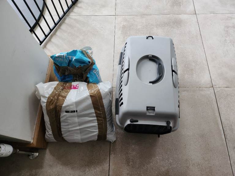 Cat Starter Kit - Carrier & Large Bags of Wood Pellet/Litter