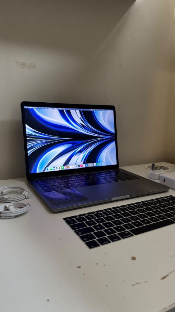 Apple MacBook Pro 2017 – Intel Core i7 | 8GB RAM | 512GB SSD | Retina Displ