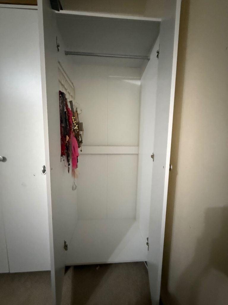 White Double Wardrobe with Hanging Rail – Good Condition