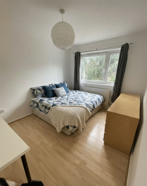 Double Room Aldgate £860/pm - Bills Inc | Stepney Green | Zone 2!