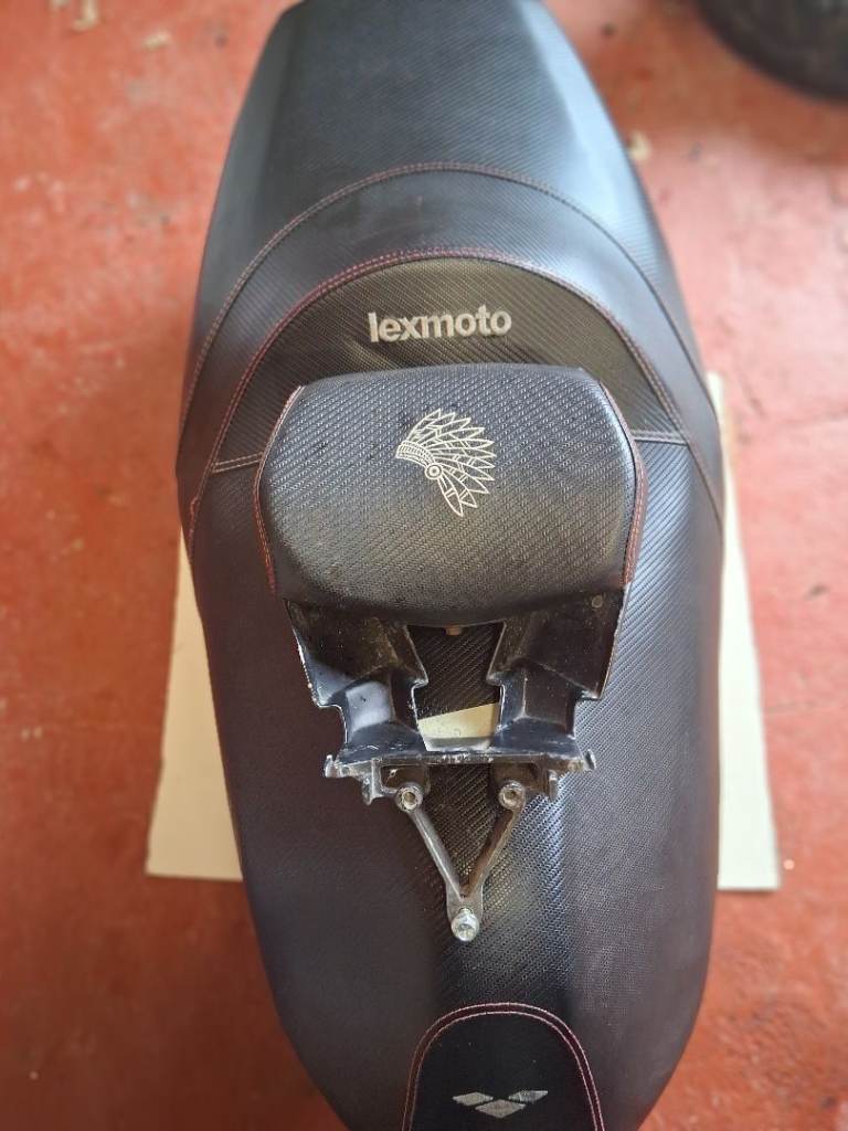 Lexmoto Chieftain 125 Seat & Rest