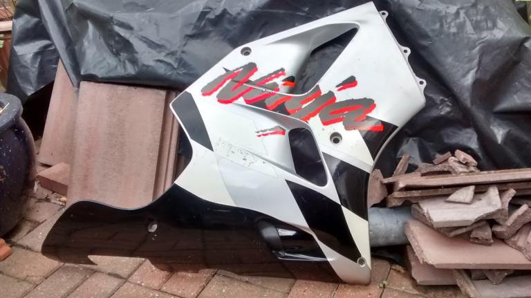 Kawasaki ZX600F 1996 model side fairing