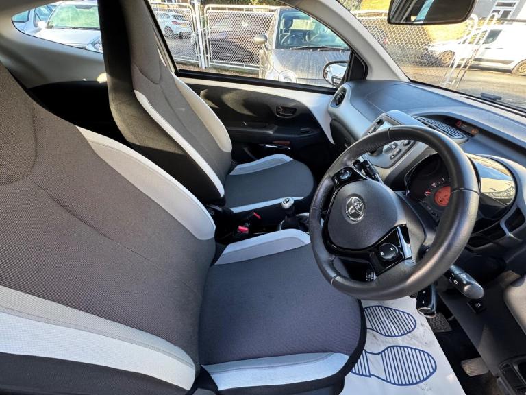 2014 Toyota AYGO 1.0 VVT-i X-Play 3dr HATCHBACK PETROL Manual
