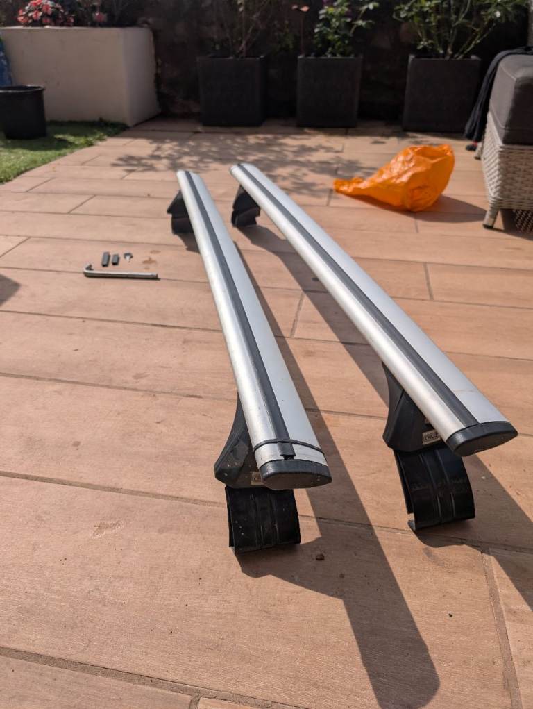 Cruz Airo Roof Rack, (Ford Focus +others)