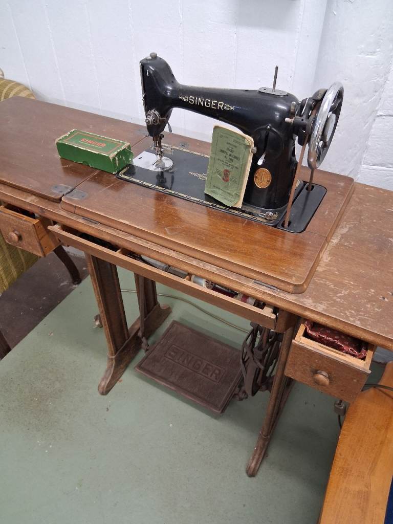 Vintage Singer treadle sewing machine 
