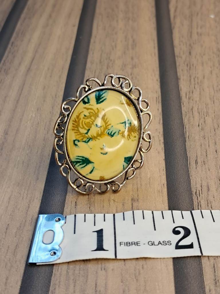 Vintage Women's ring. Size on my add pictures.