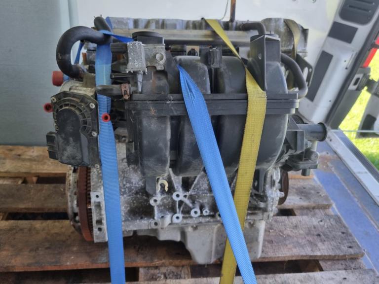 1600 petrol engine for Suzuki Swift. 