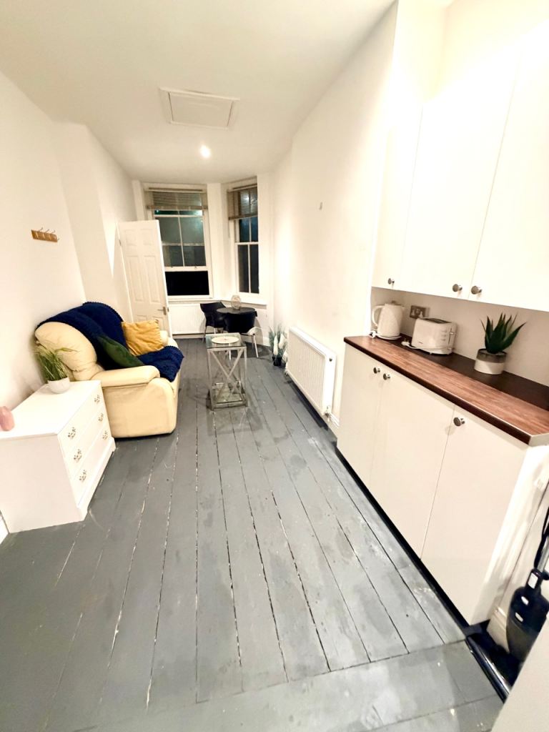 *** STUDIO in centre of Bournemouth *** SMALL PET considered 