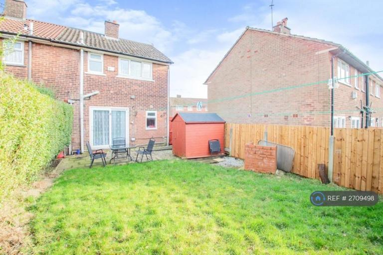2 bedroom house in Trafford Drive, Little Hulton, Manchester, M38 (2 bed) (#2709498)
