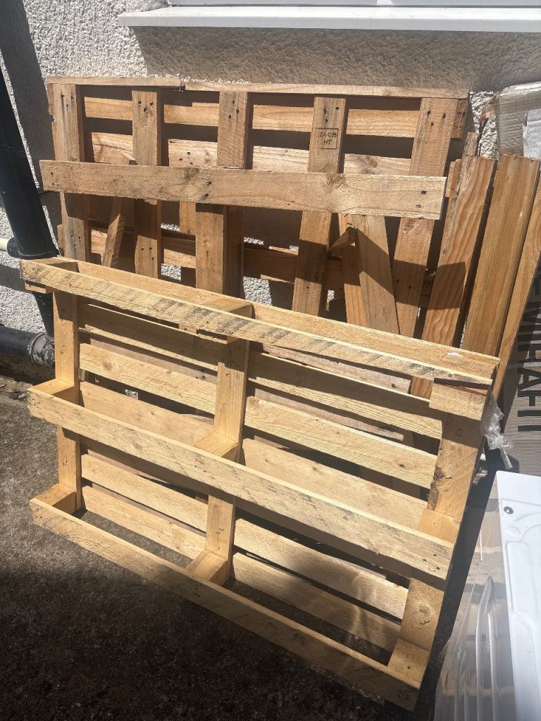 Wooden Pallets – Mixture of Complete and Broken for FREE