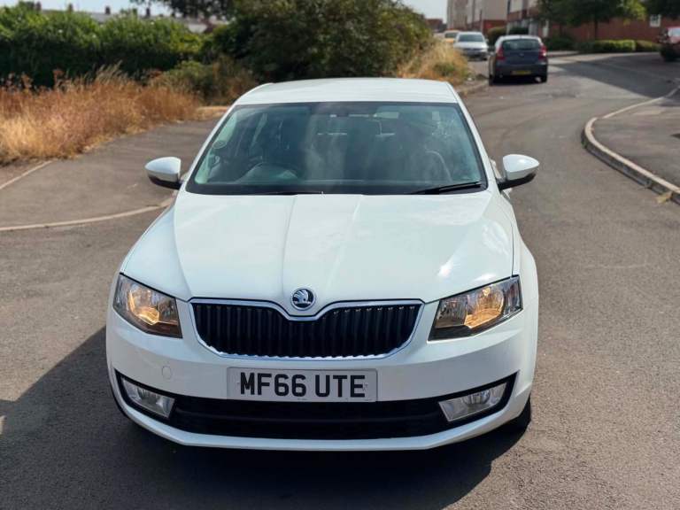 Skoda, OCTAVIA, Hatchback, 2016, Semi-Auto, 1598 (cc), 5 doors