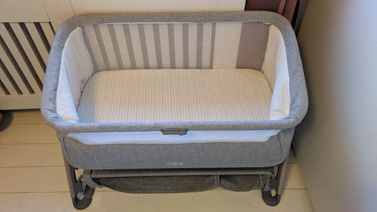 Mamas and Papas Lua Bedside Crib
