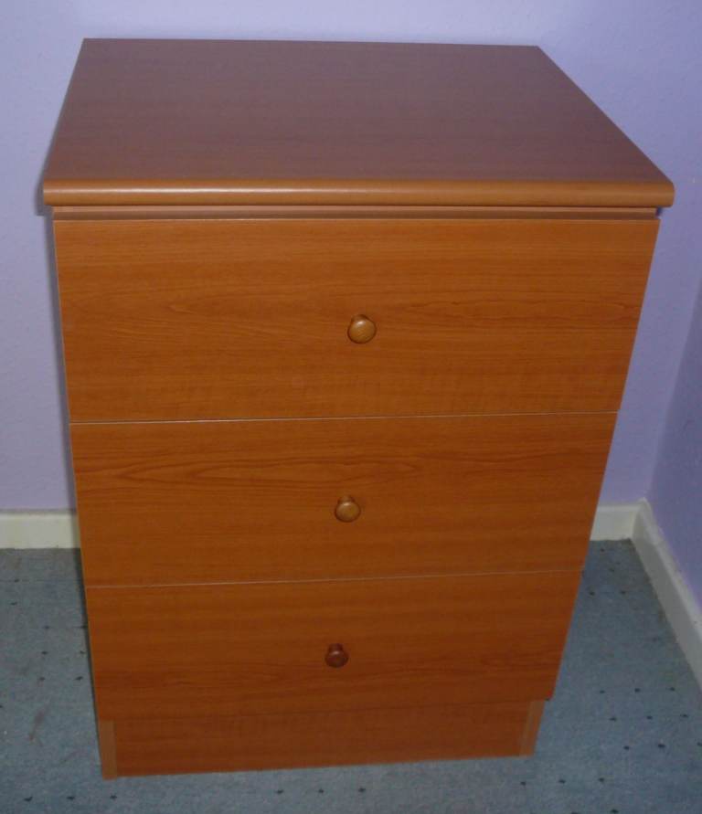 3-drawer bedside cabinet