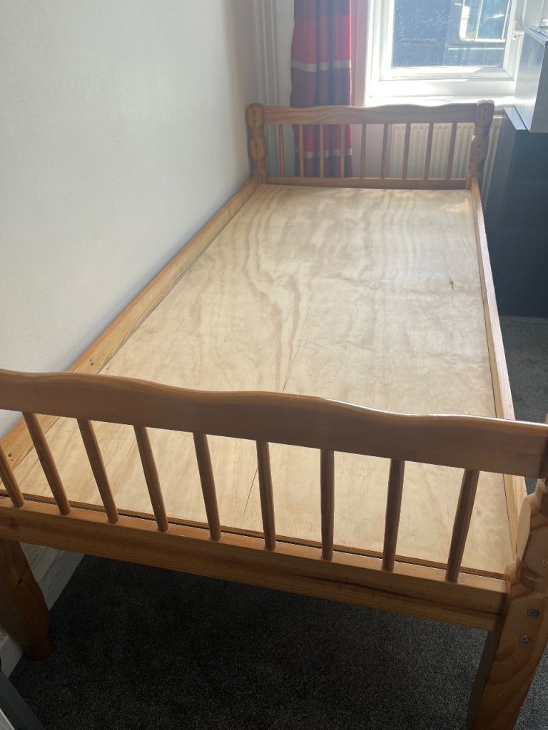 Single bed frame with or without memory foam mattress 