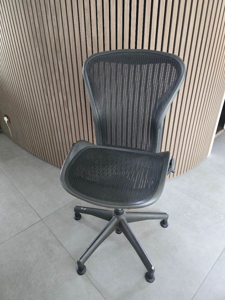 Herman Miller Aeron Office Chair – Black, Good Condition