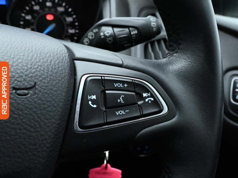 2015 Ford Focus 1.6 Zetec Hatchback 5dr Petrol Powershift Euro 6 (125 ps) Hatchback PETROL Automatic