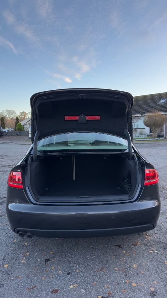 Audi, A4, Saloon, 2010, Semi-Auto, 1968 (cc), 4 doors