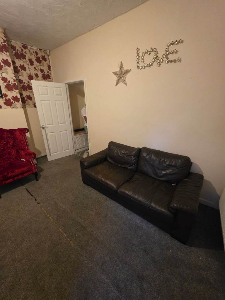 2 bed property, Abbey hey, great location