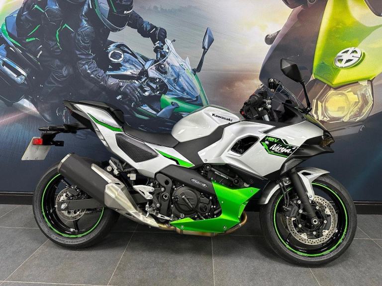 KAWASAKI NINJA 7 HYBRID- 1 OWNER - KAWASAKI WARRANTY UNTIL 2028