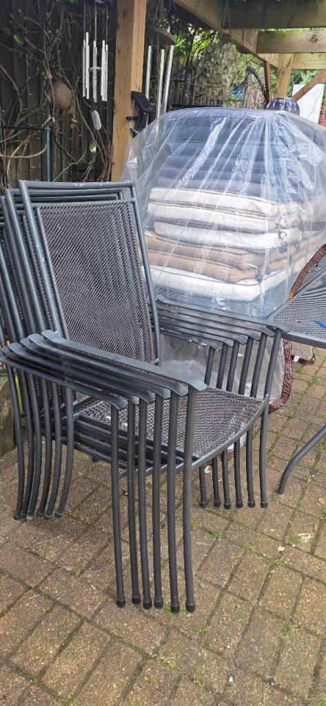  Royal Garden patio set, includes a good-sized table and six chairs,  6 cushions