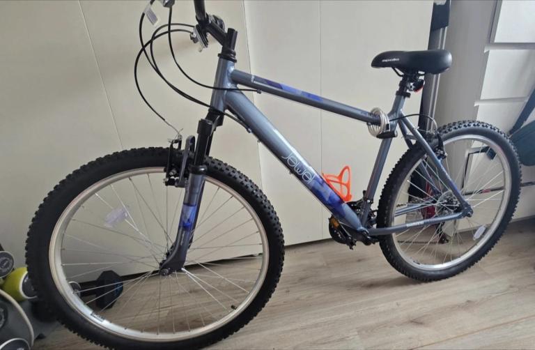 Apollo Jewel ladies mountain bike