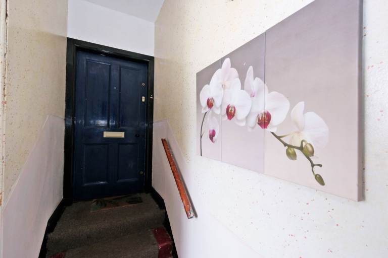 Fully furnished 2 bed upper flat, opposite to Aberdeen Uni, available immediately
