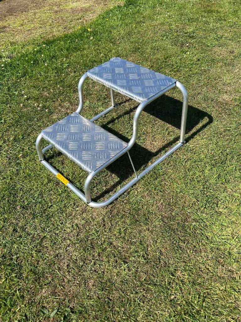 Milenco Double Step Stool – Aluminium, Good Condition