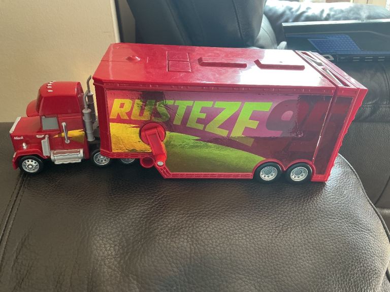 Disney Cars Mack transporter 