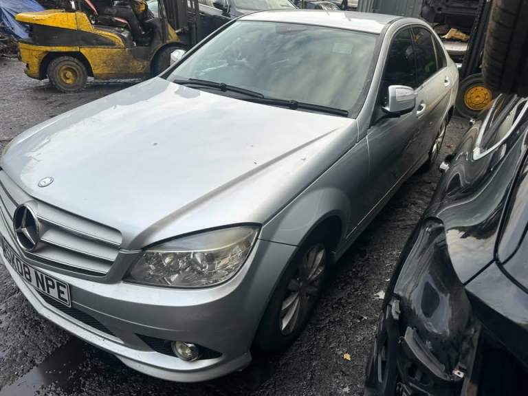 MERCEDES C-CLASS 2008 2.2 DIESEL BREAKING FOR PARTS