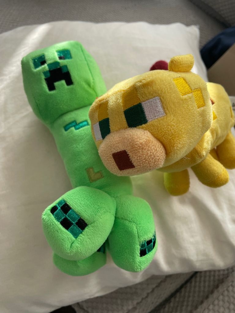 2 Minecraft plushies 