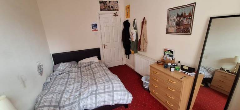 Bright Double Room in City Centre Flat! ☀️