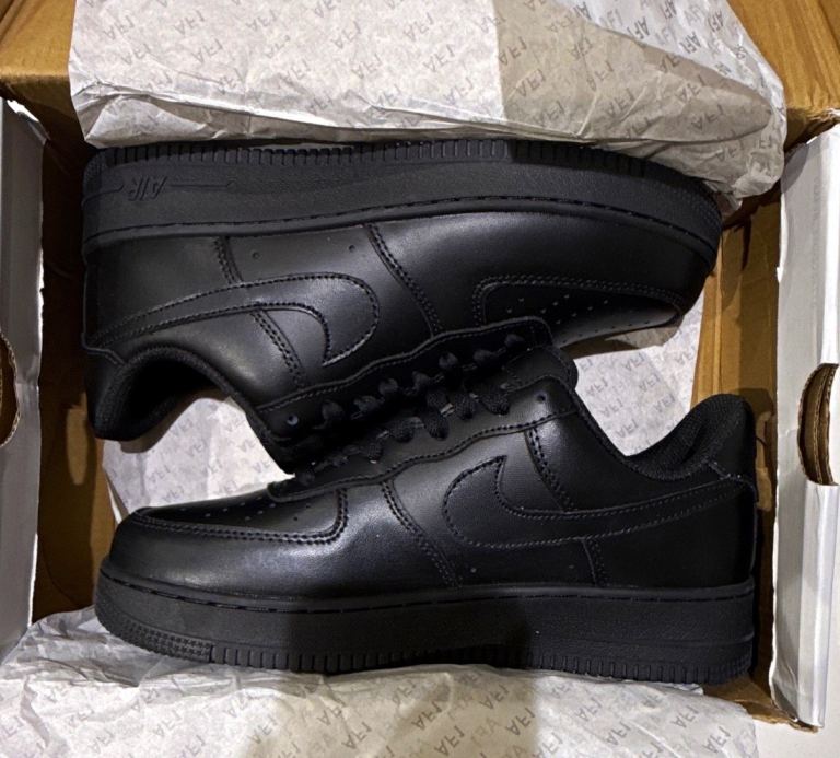 Nike Air Force 1 Black Trainers UK 7.5 (EU 42) – Brand New