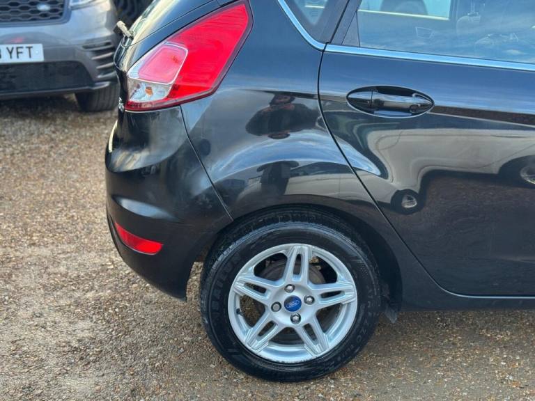 2013 Ford Fiesta 1.6 Zetec 5dr Powershift HATCHBACK PETROL Automatic