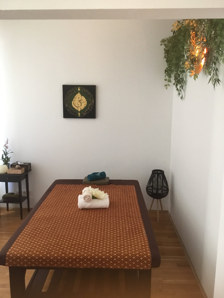 Thai massage 