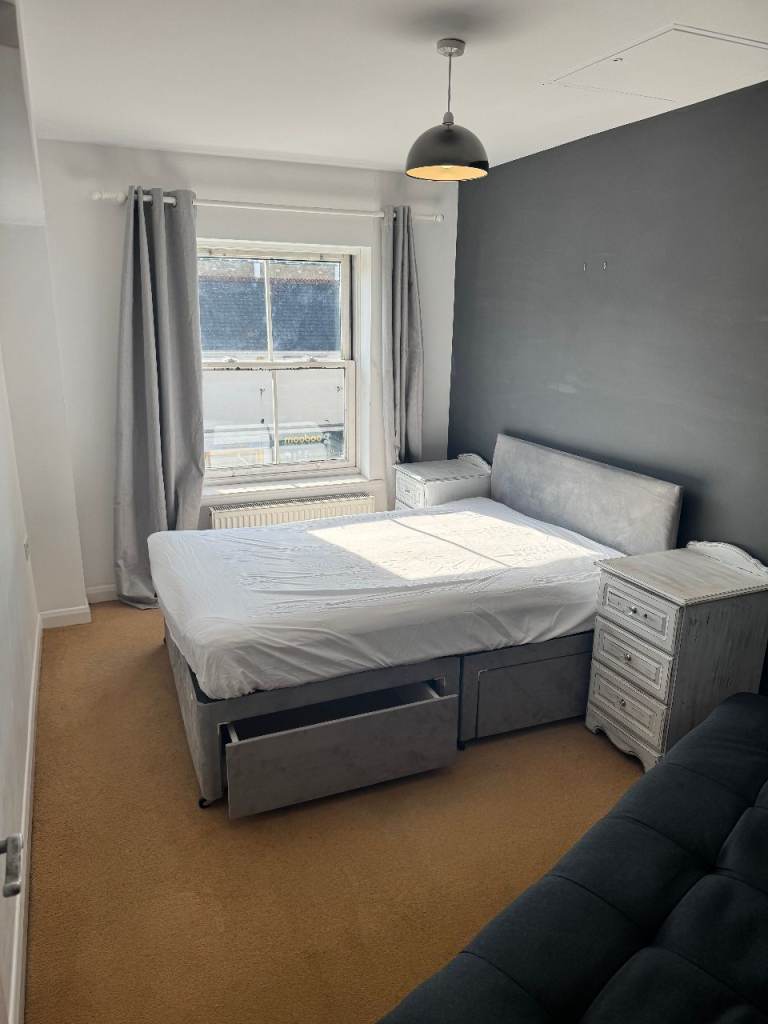 Stunning chic 1 bedroom private flat modern fully furnished kitchen bathroom CENTRAL WORTHING BN11