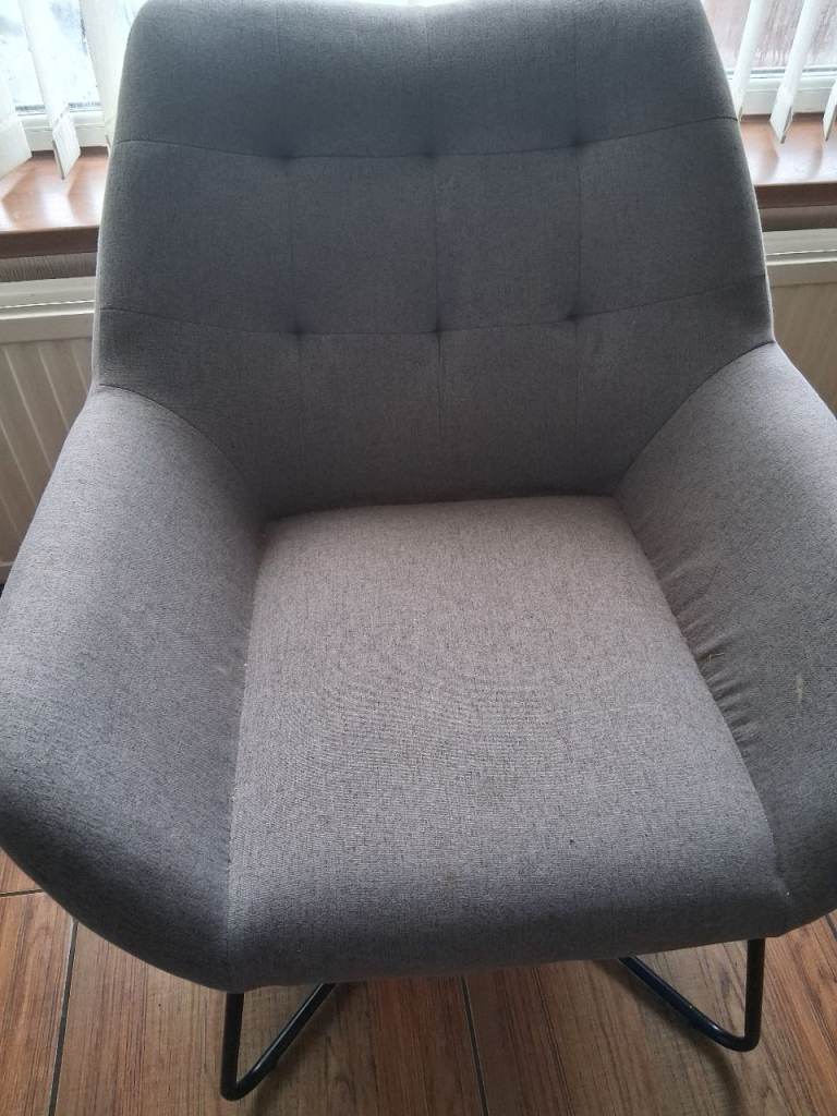 Grey Fabric Armchair with Black Metal Legs – Good Condition
