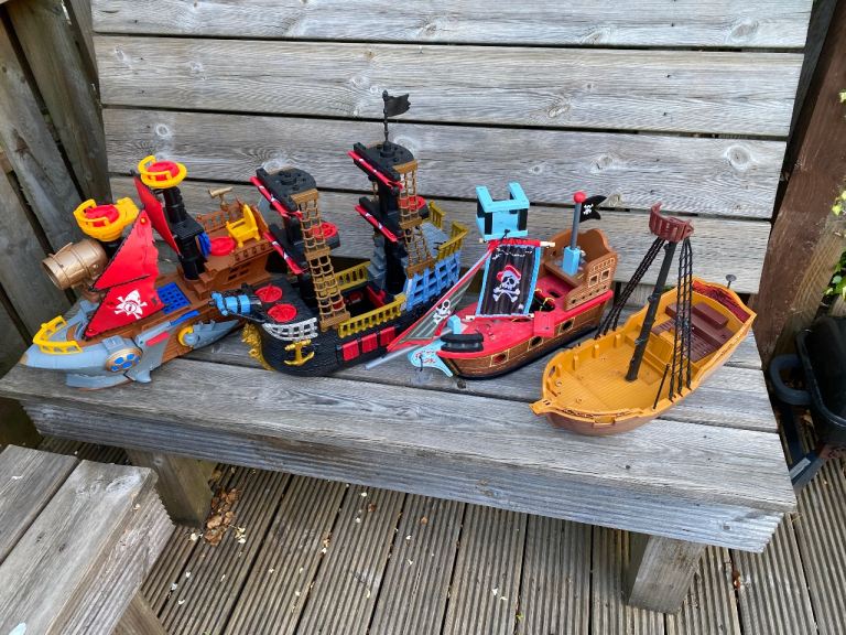 Pirates ship x4