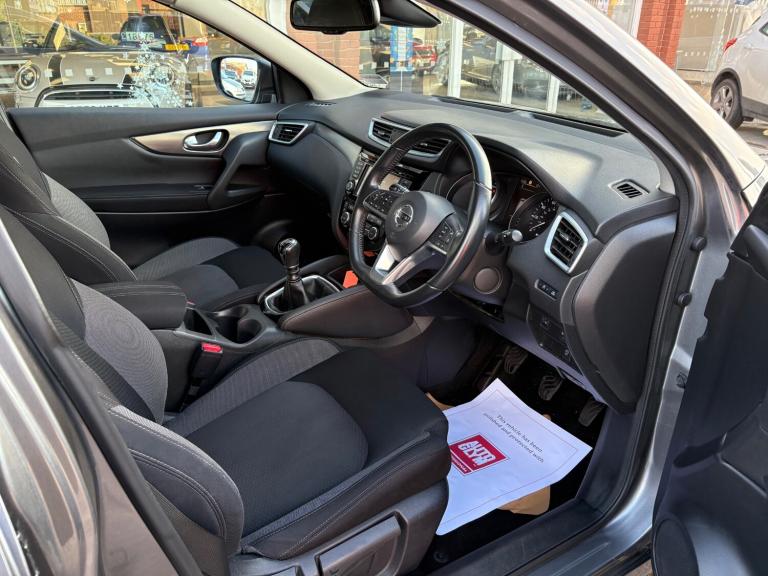 2018 Nissan Qashqai 1.5 dCi N-Connecta 5dr ++ PANROOF / NAV / CAMERA / ULEZ / 7 SERVICES ++ HATCH...