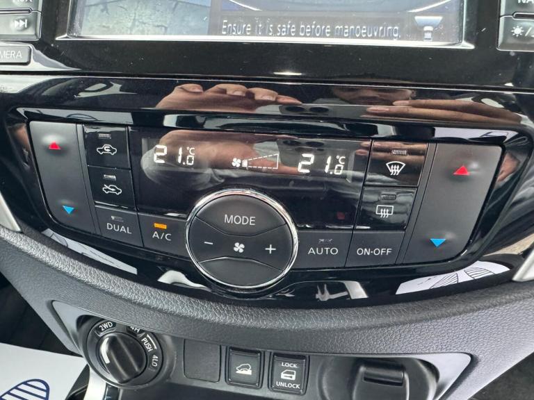 2017 Nissan Navara Double Cab Pick Up Tekna 2.3dCi 190 4WD Auto PICK UP DIESEL Automatic