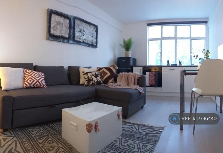 1 bedroom flat in Romney Court, London, W12 (1 bed) (#2796440)
