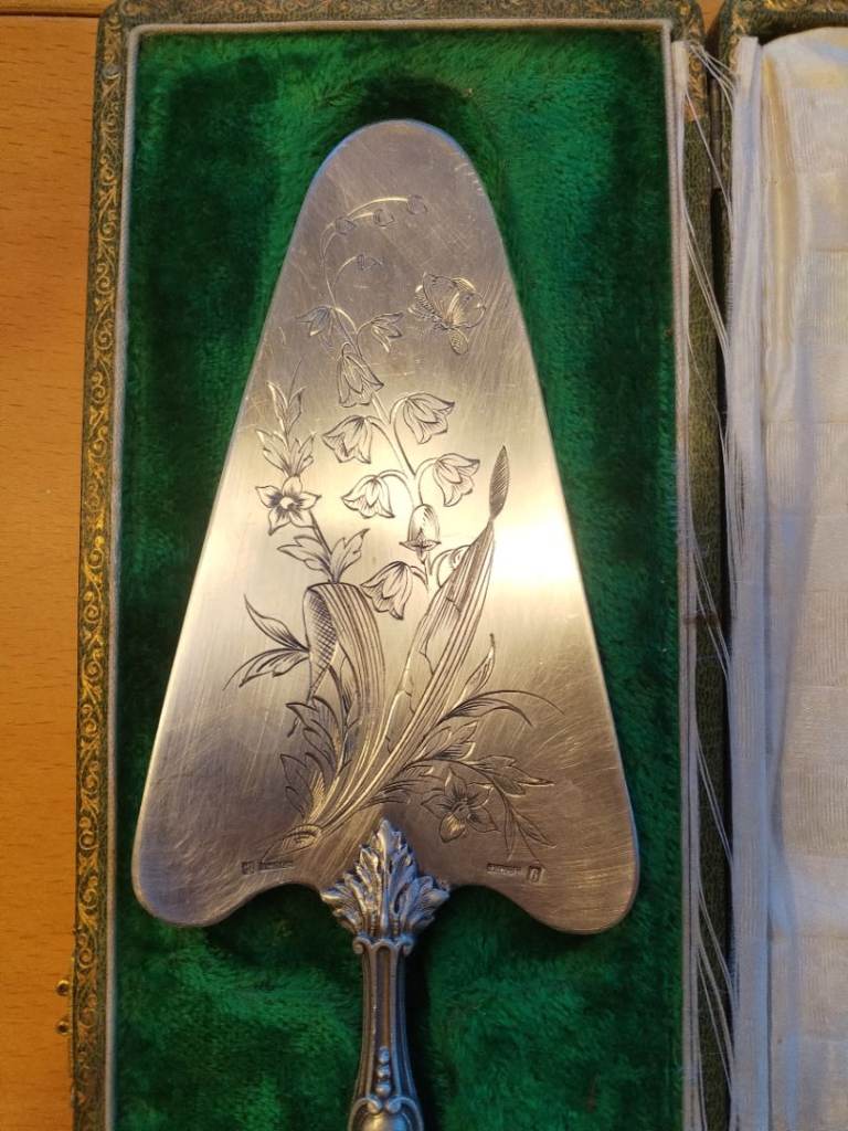 French antique (1904) silver-plated cake server by silversmith A Frenais, in original case