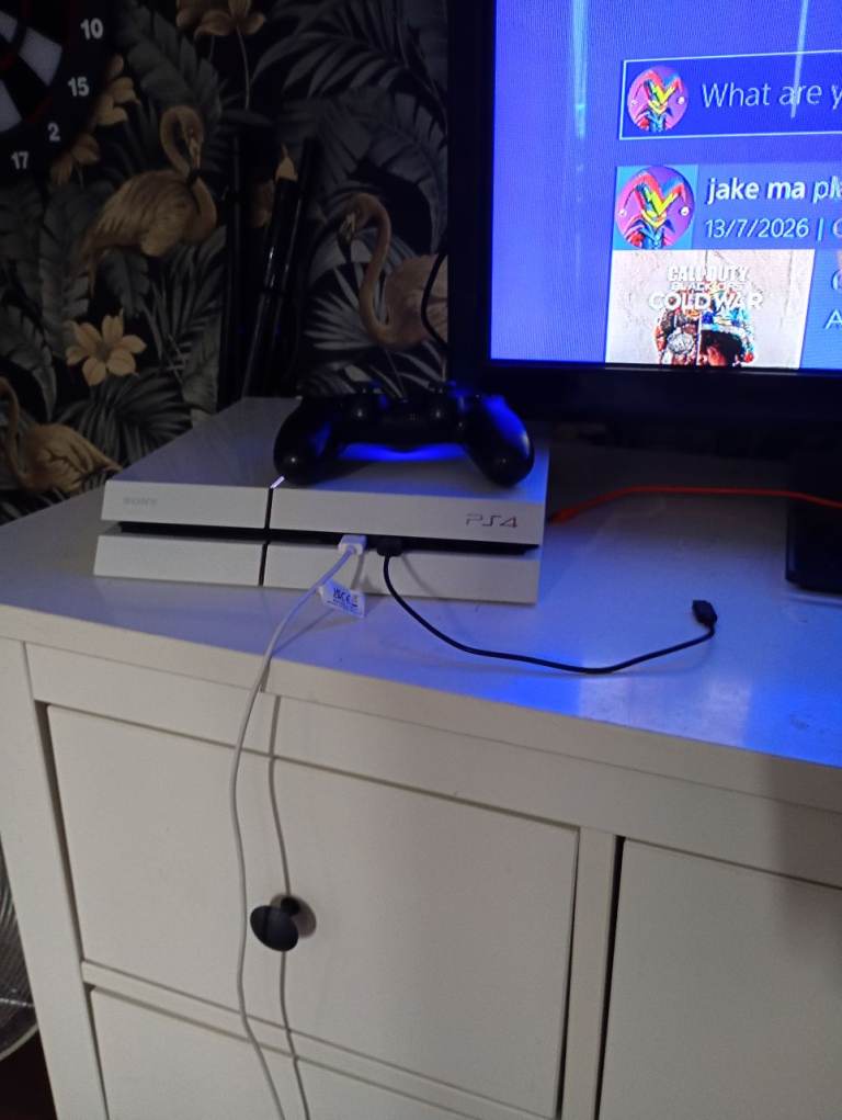 Ps4 with 4 games one controller