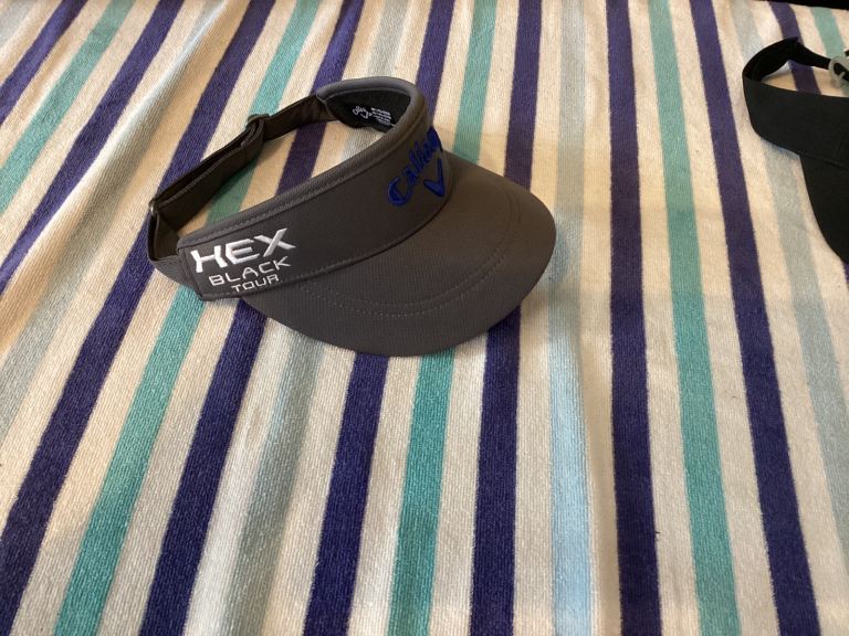 GREY CALLAWAY GOLF VISOR , HEX BLACK TOUR