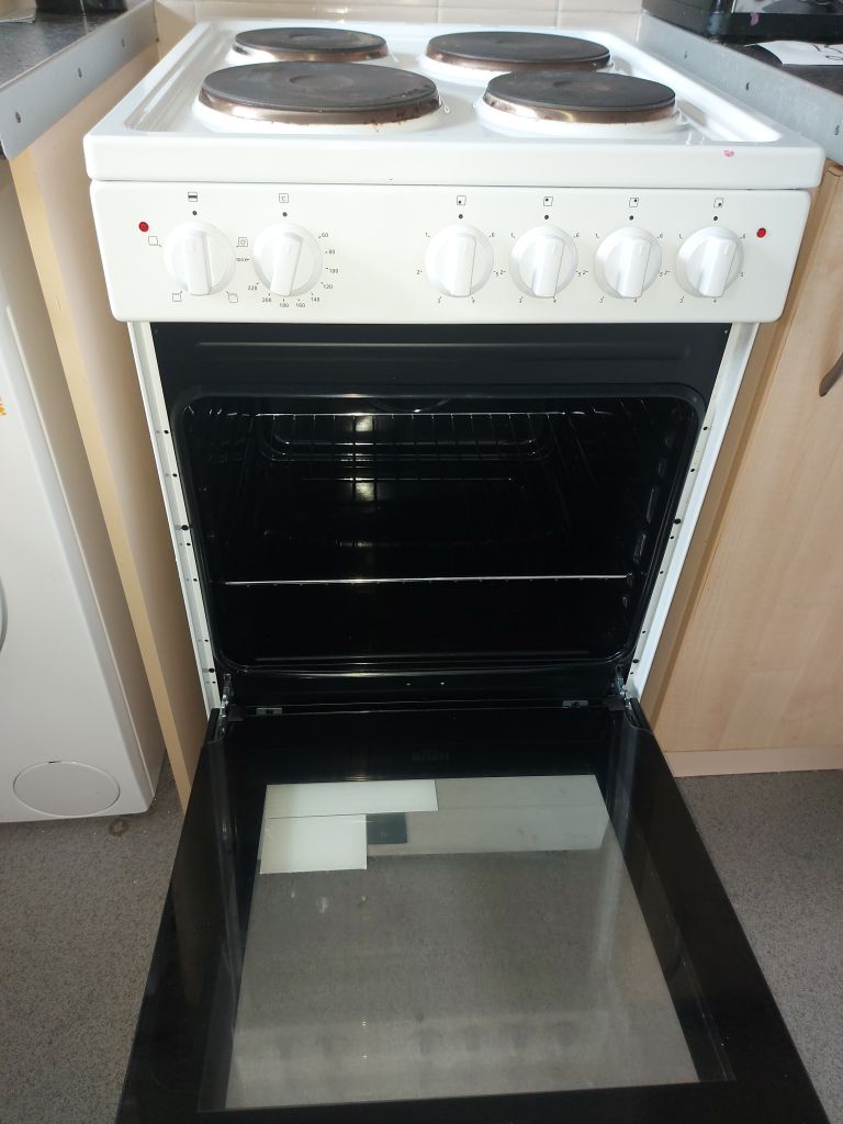 White Freestanding Electric Cooker with Oven and Hob