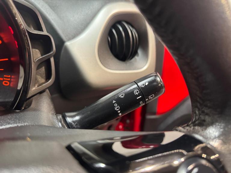 2015 Toyota AYGO 1.0 VVT-i x-play Euro 5 5dr Euro 5 HATCHBACK Petrol Manual