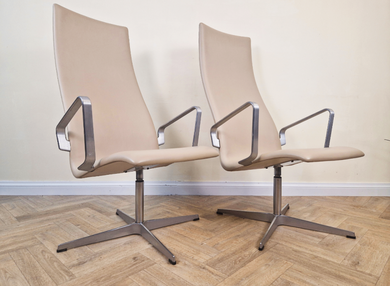 2 X Arne Jacobsen for Fritz Hansen Oxford Mid Century Danish Design Highback Swivel Chairs BL783A